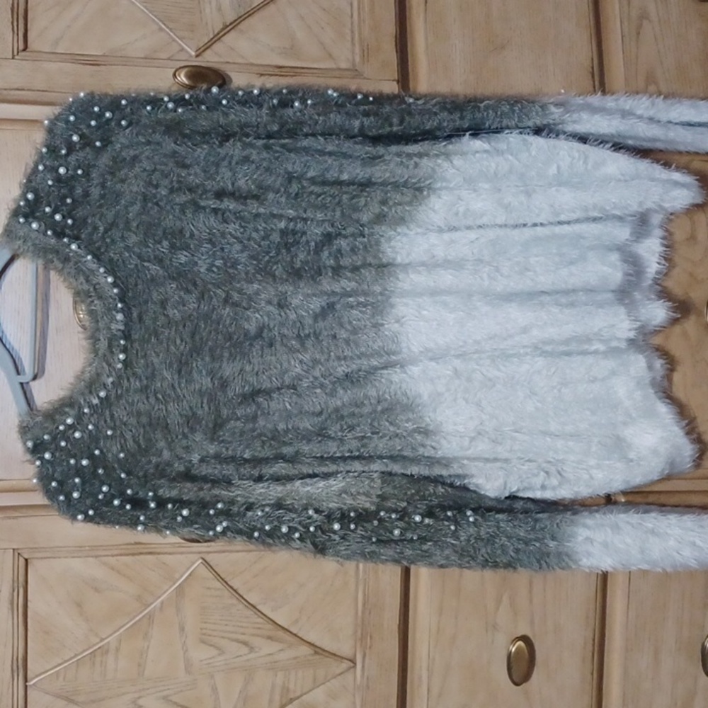 Nwt gray ombre fuzzy sweater w pearl trim
